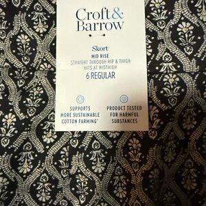 Croft & Barrow Black and Cream Patterned Skort